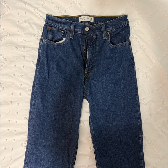 Abercrombie & Fitch Ultra High Rise 90s Straight Jean - Picture 5 of 8